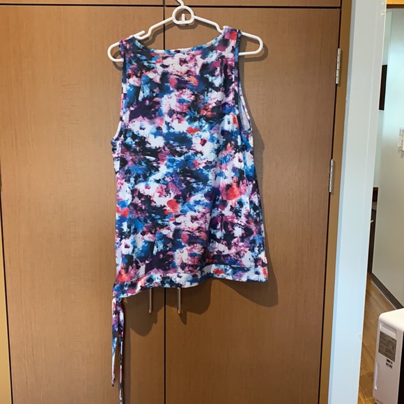 DONATED Ideology sleeveless top. Medium. - Picture 4 of 4